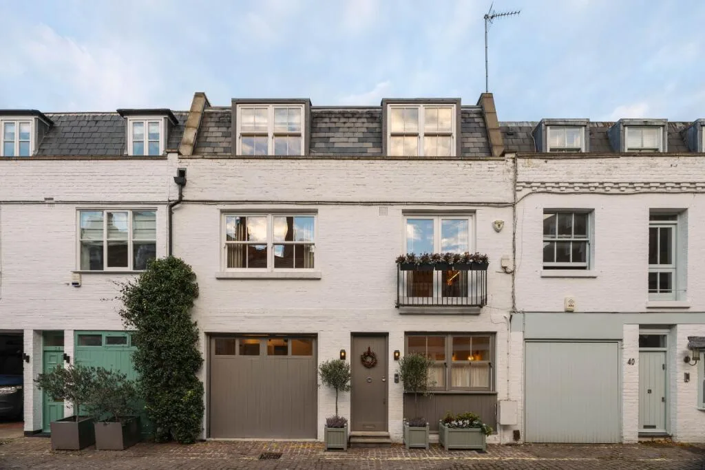 3 bedroom mews property for rent