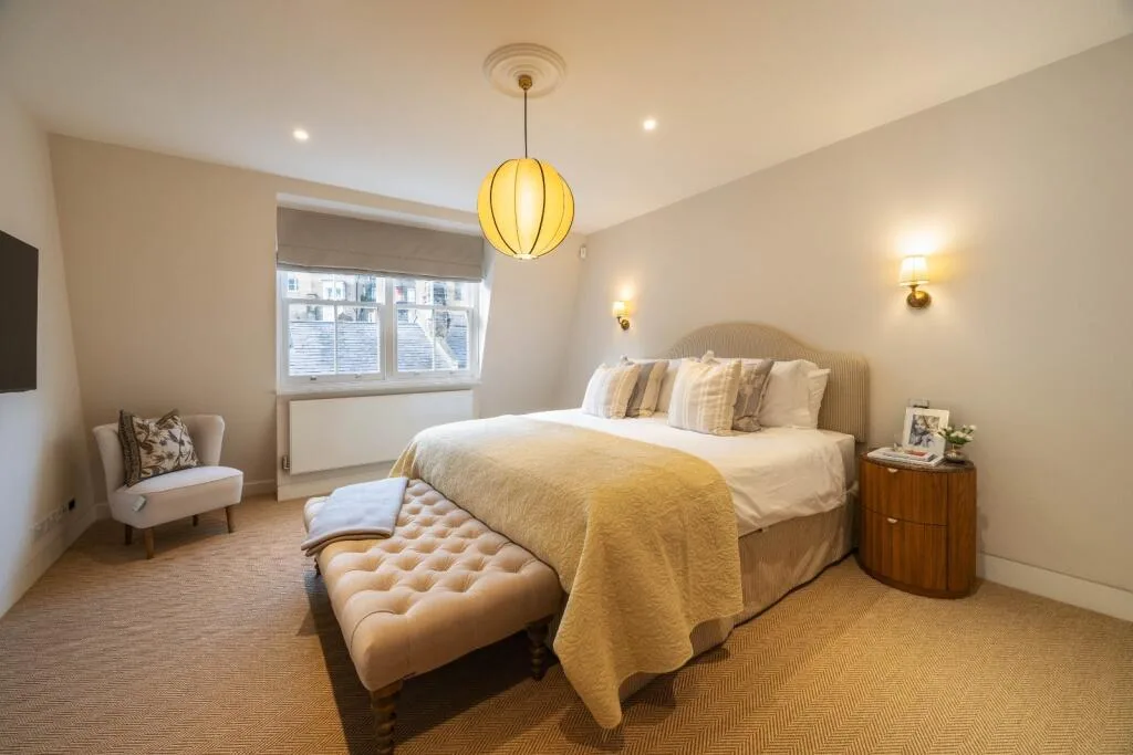 3 bedroom mews property for rent