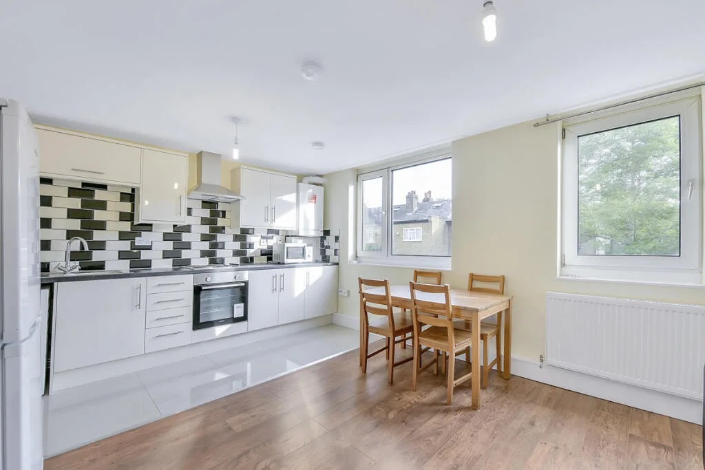 4 bedroom maisonette for rent