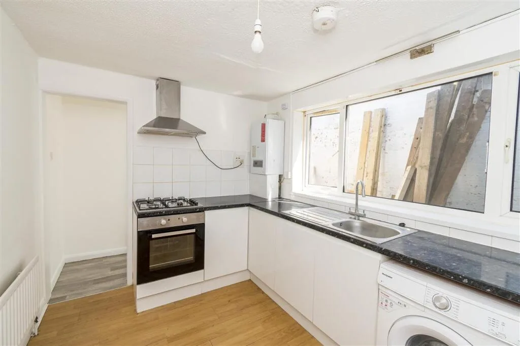 2 bedroom end of terrace house for rent