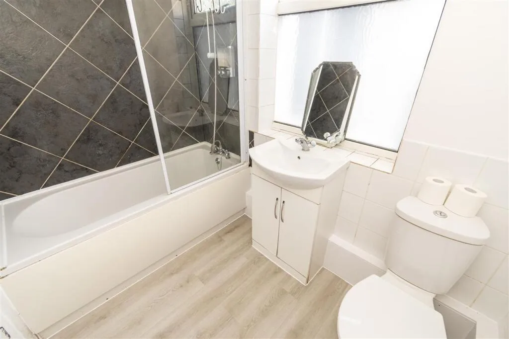 2 bedroom end of terrace house for rent