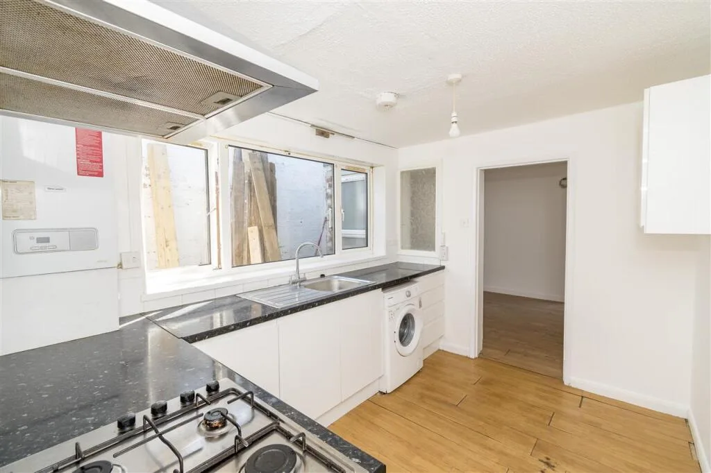 2 bedroom end of terrace house for rent