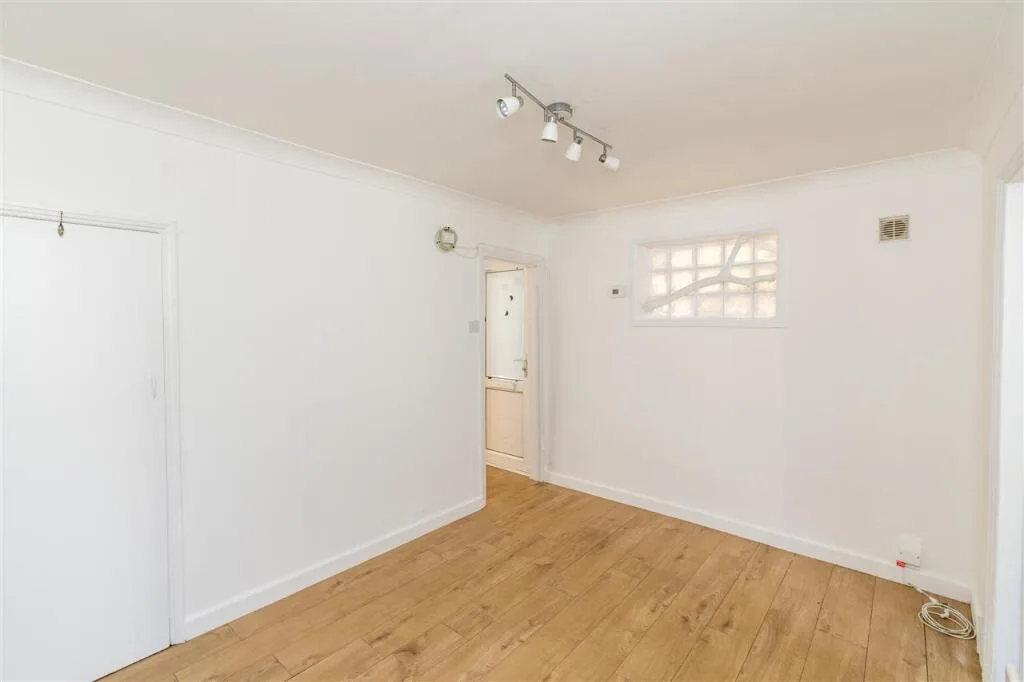 2 bedroom end of terrace house for rent