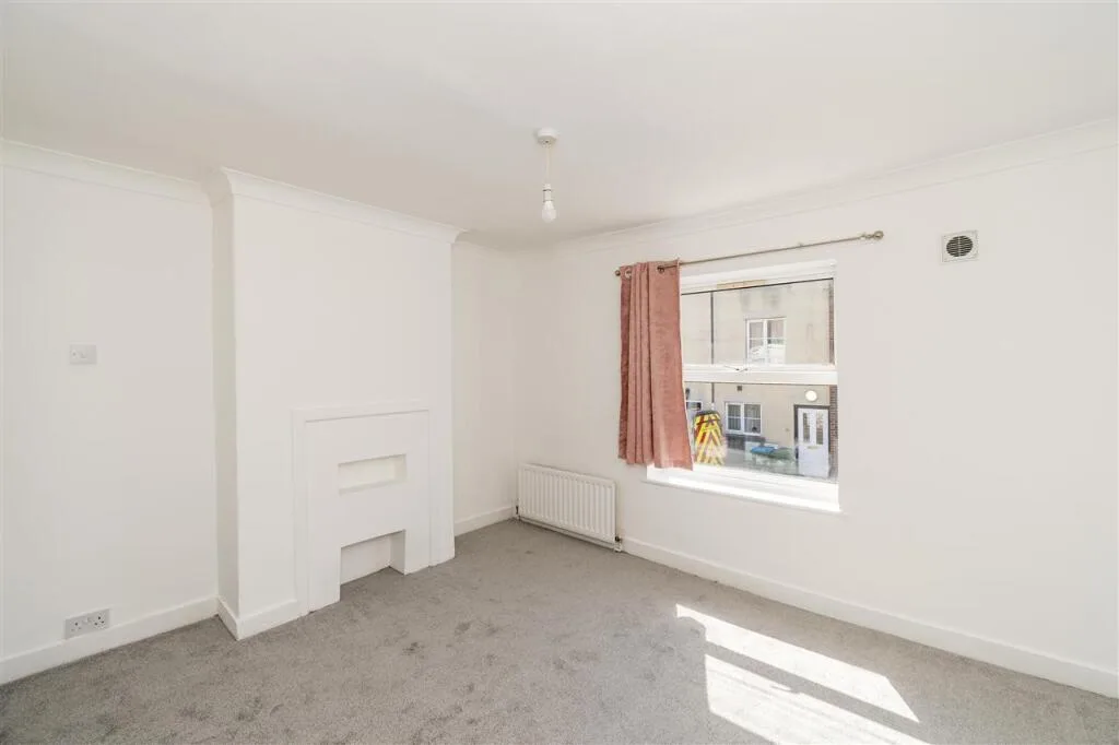 2 bedroom end of terrace house for rent