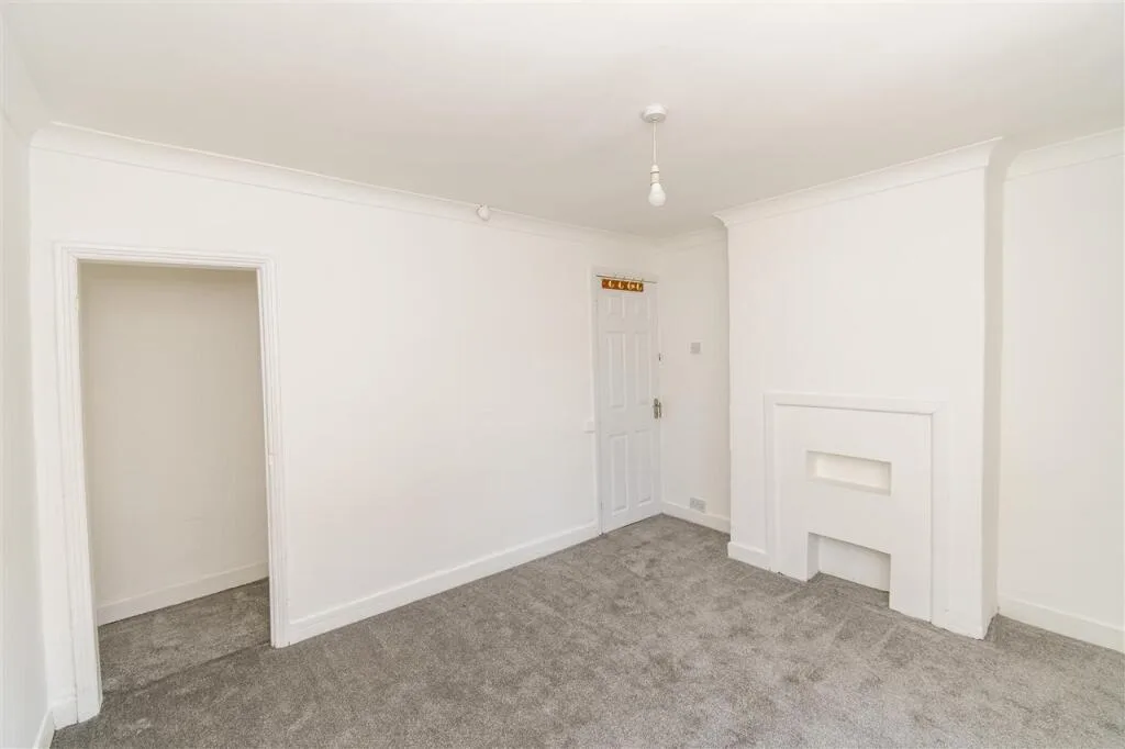 2 bedroom end of terrace house for rent