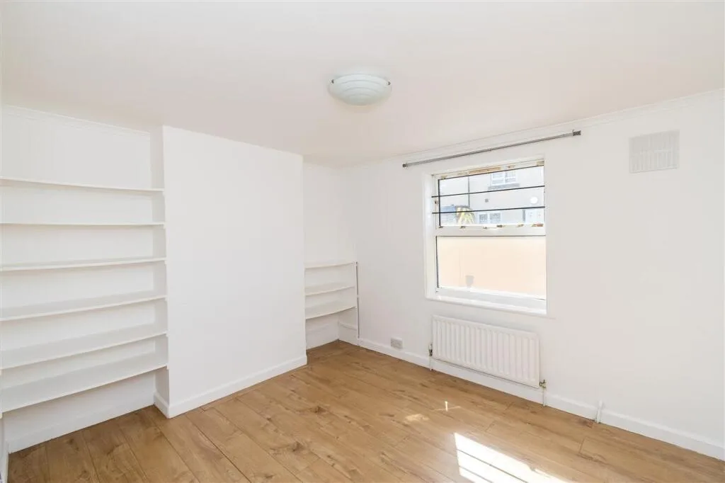 2 bedroom end of terrace house for rent