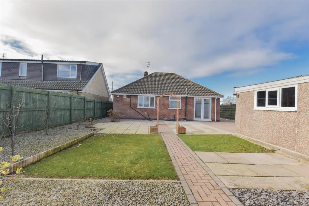 3 bedroom detached bungalow for rent