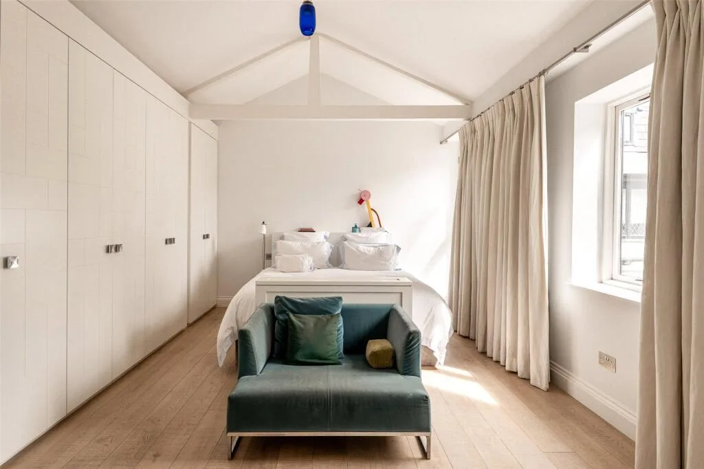 3 bedroom mews property for rent