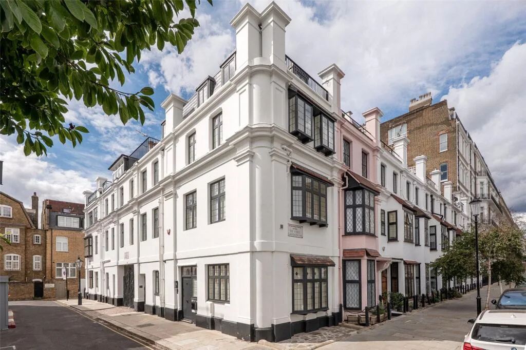 3 bedroom mews property for rent