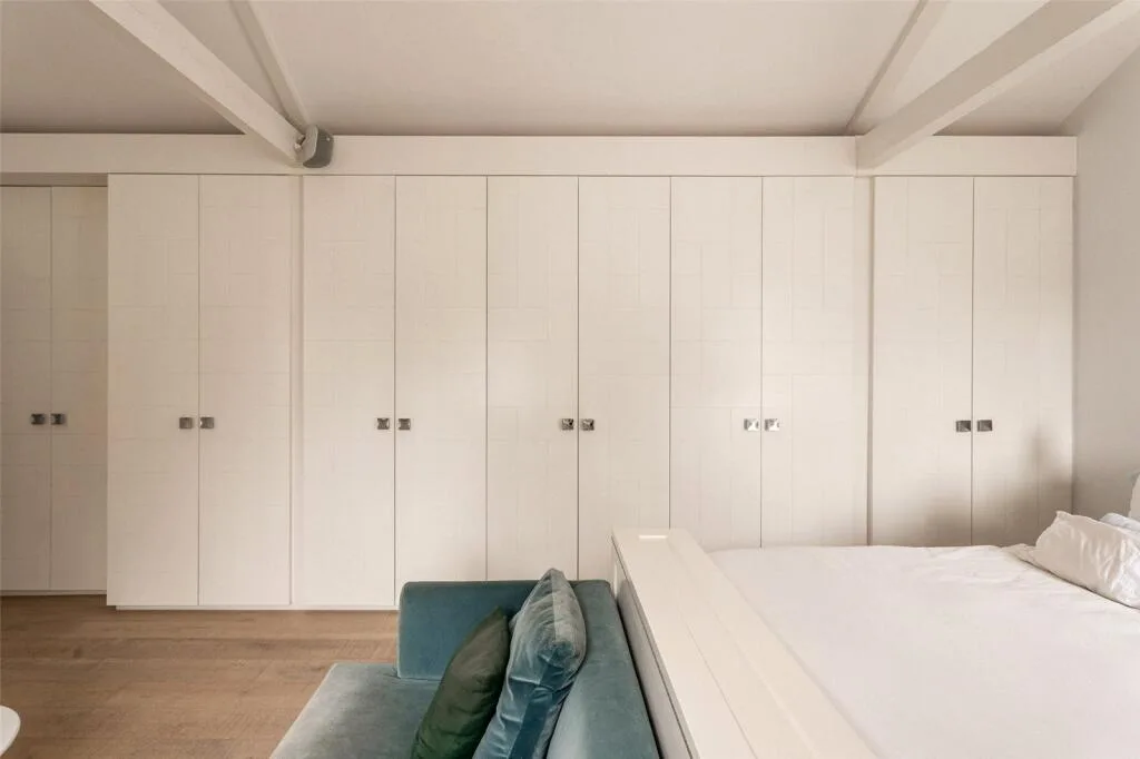 3 bedroom mews property for rent