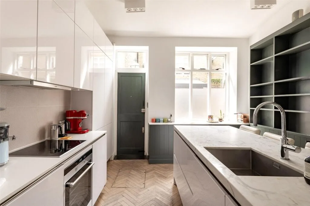 3 bedroom mews property for rent