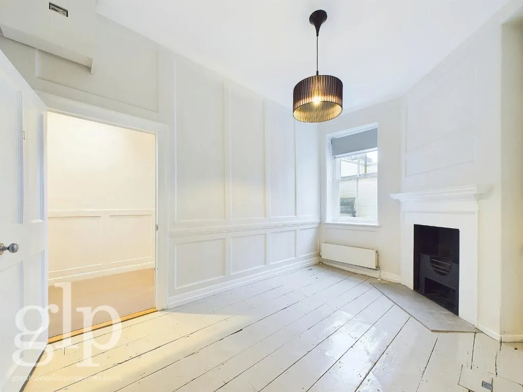 2 bedroom town house for rent