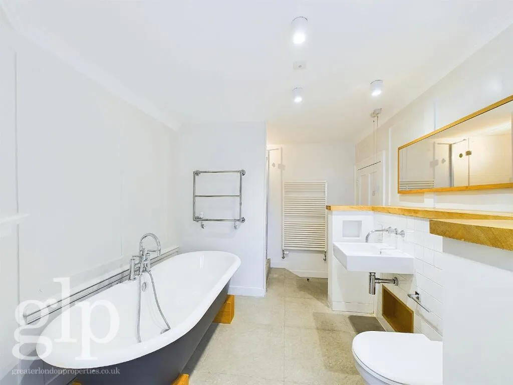 2 bedroom town house for rent