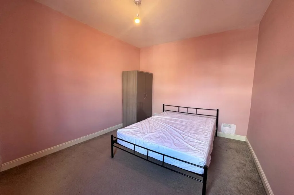 3 bedroom end of terrace house for rent