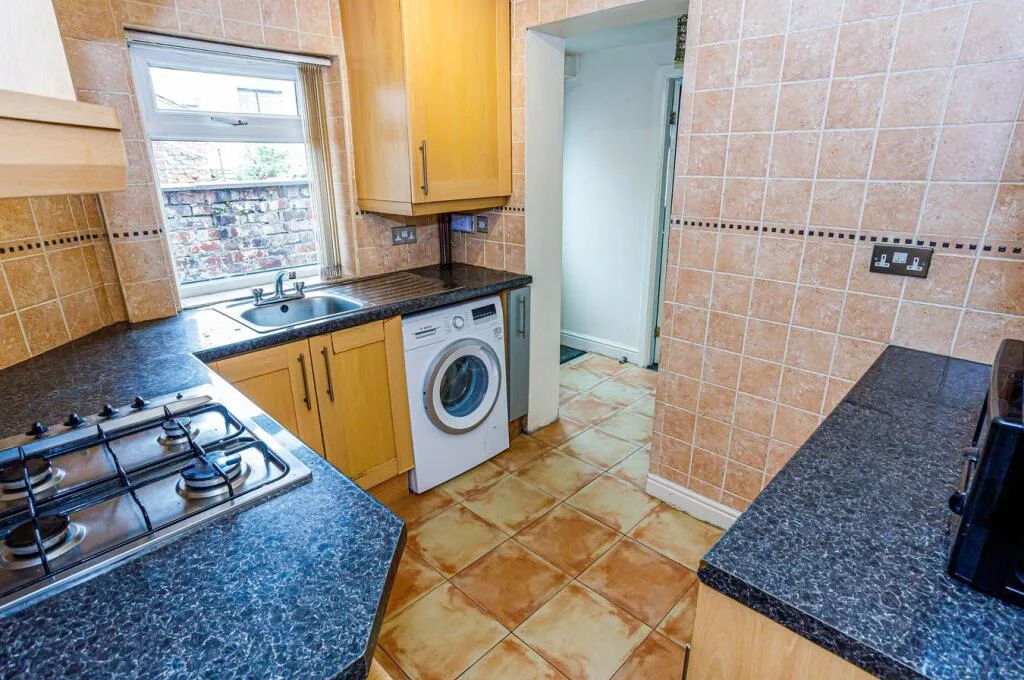 3 bedroom end of terrace house for rent