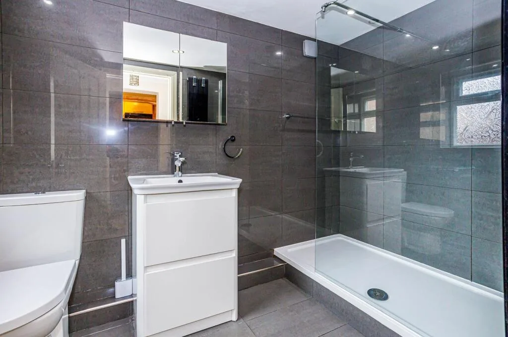 3 bedroom end of terrace house for rent