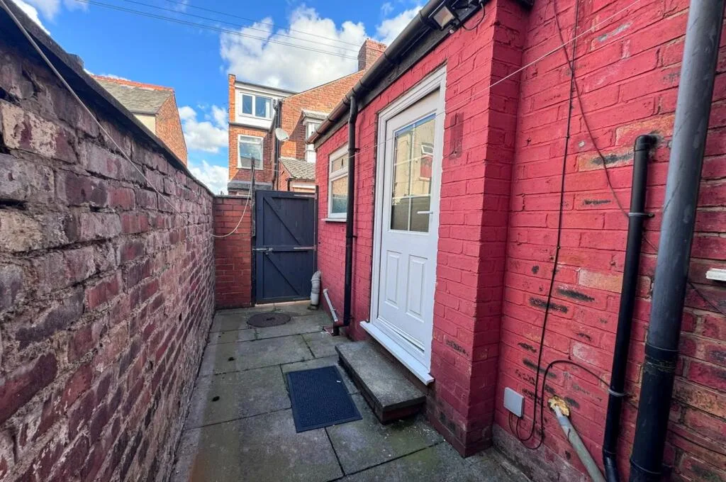 3 bedroom end of terrace house for rent