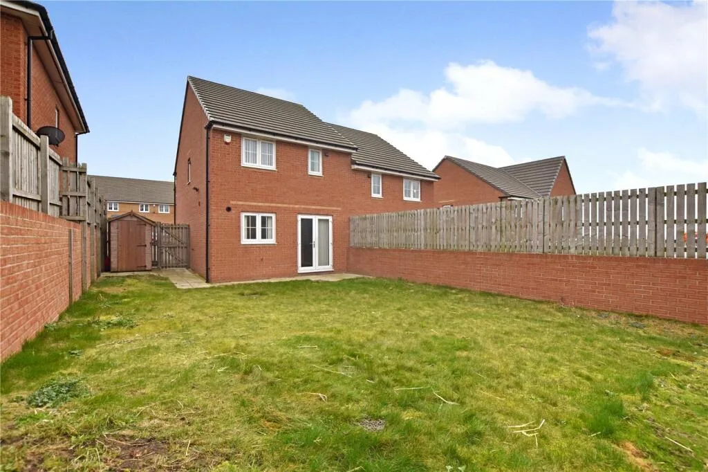 3 bedroom semi-detached house for rent