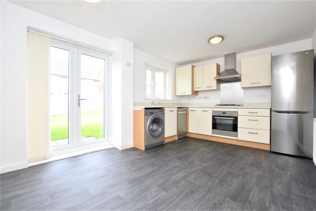 3 bedroom semi-detached house for rent