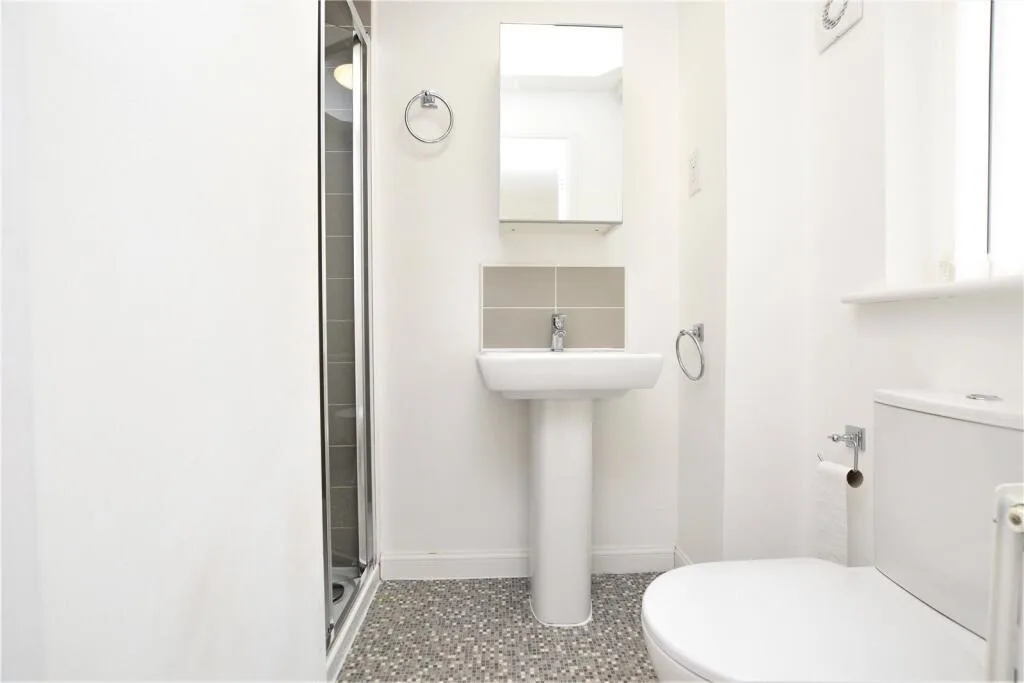 3 bedroom semi-detached house for rent