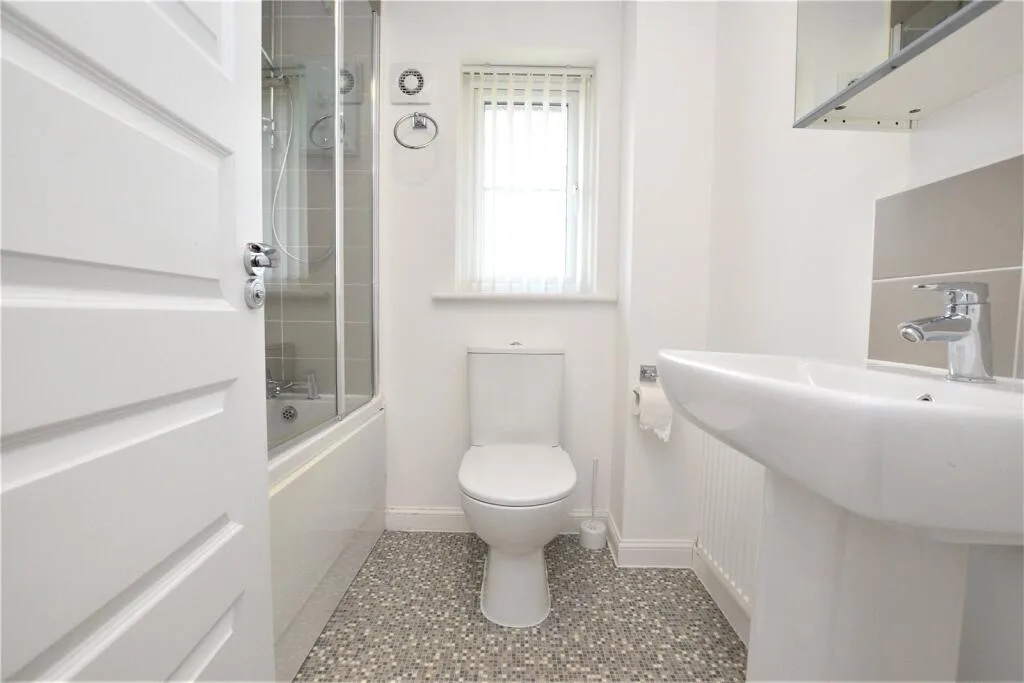 3 bedroom semi-detached house for rent