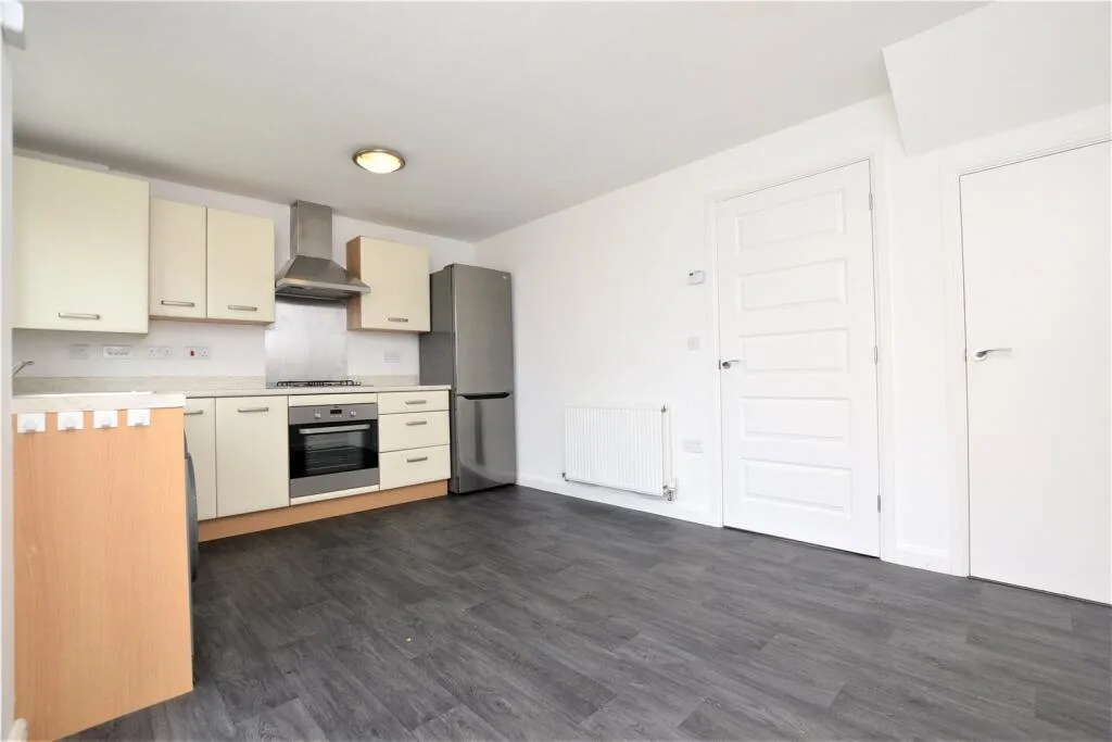 3 bedroom semi-detached house for rent