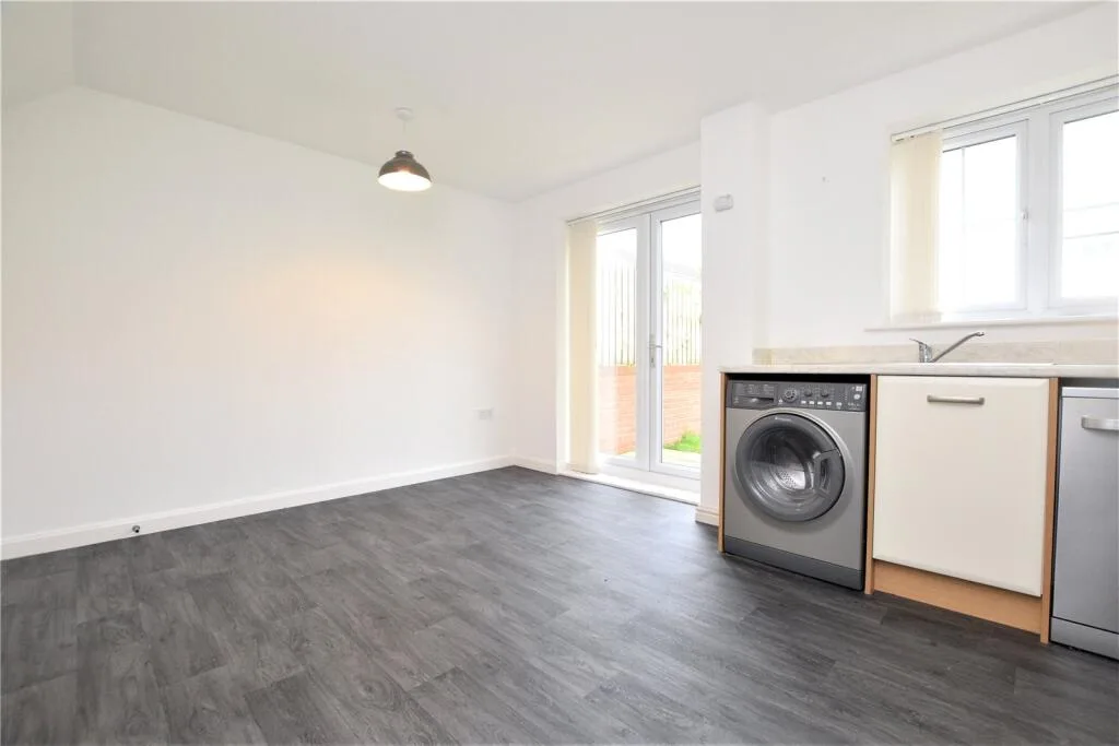 3 bedroom semi-detached house for rent