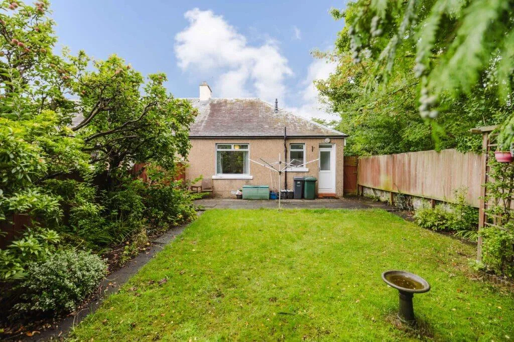 2 bedroom bungalow for rent