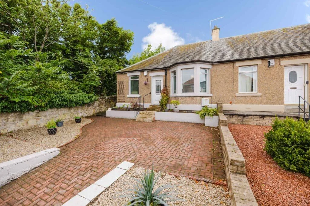 2 bedroom bungalow for rent