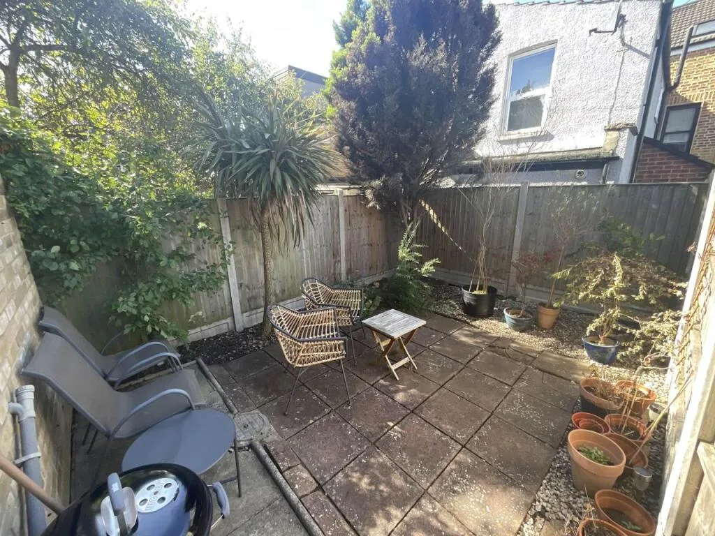 2 bedroom house for rent