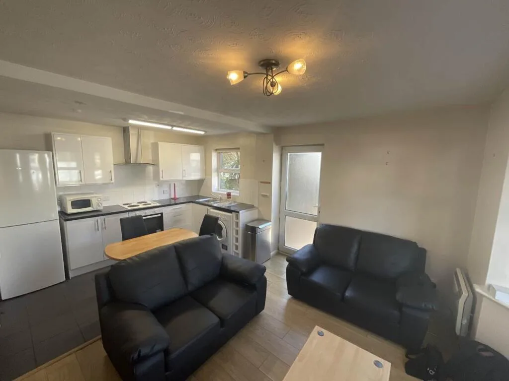2 bedroom house for rent