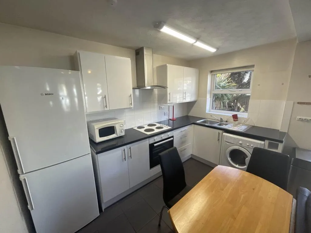 2 bedroom house for rent