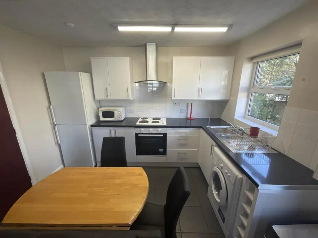 2 bedroom house for rent