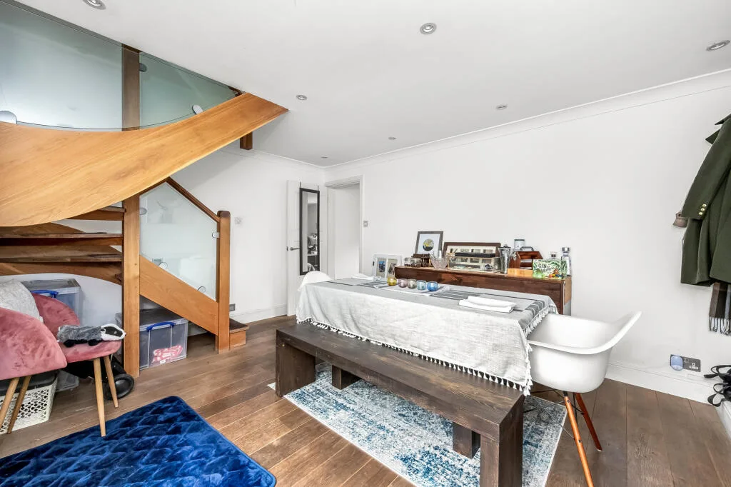 2 bedroom house for rent