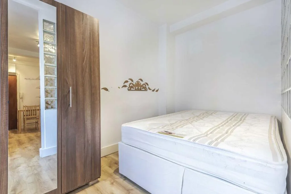 Studio flat for rent