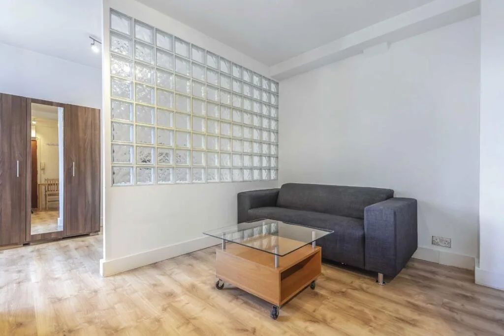 Studio flat for rent