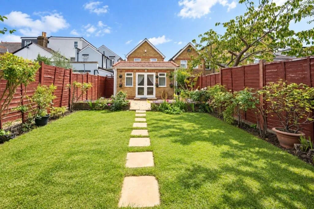 5 bedroom house for rent