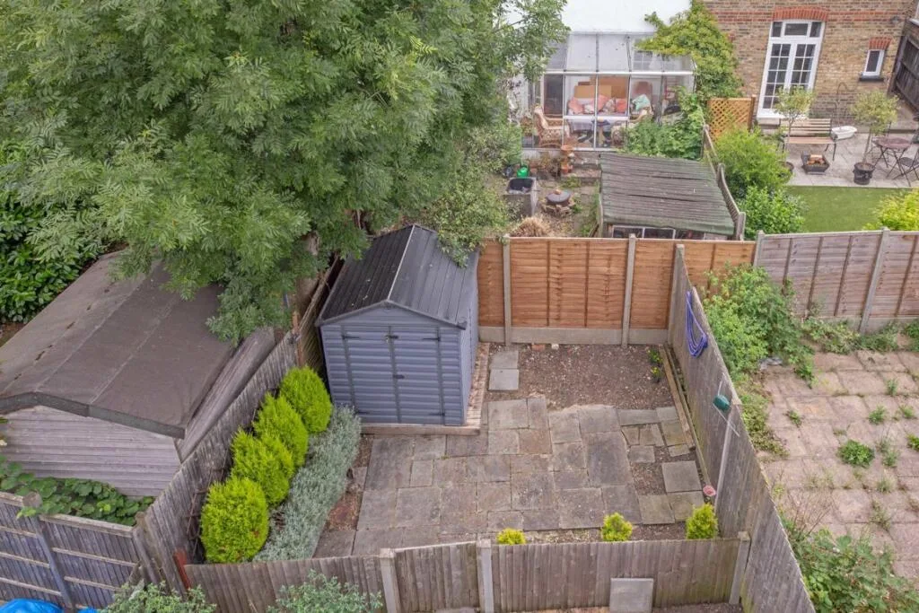 4 bedroom maisonette for rent