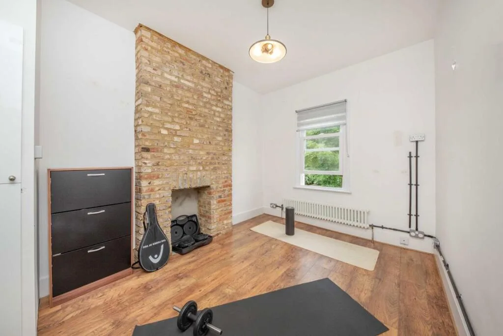 4 bedroom maisonette for rent