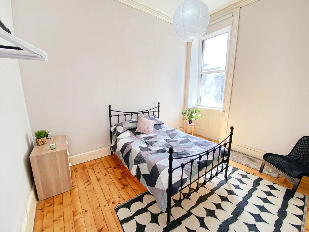 5 bedroom flat for rent