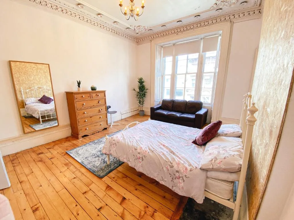 5 bedroom flat for rent