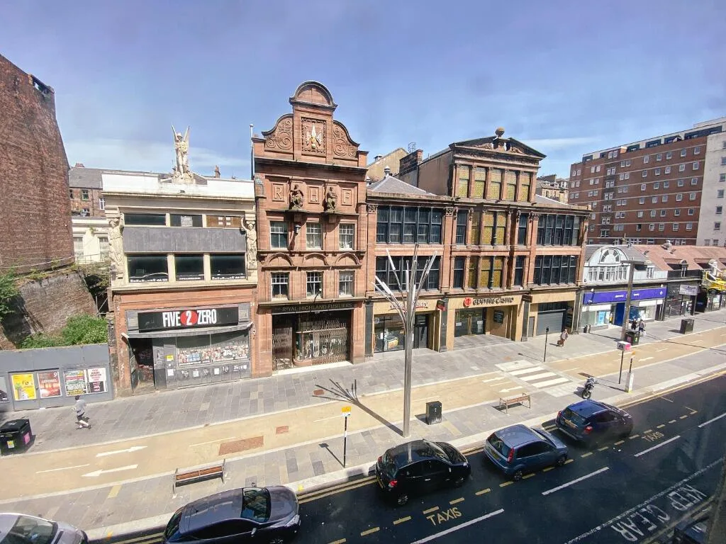 5 bedroom flat for rent