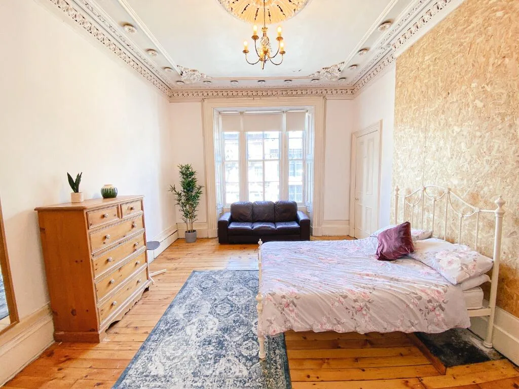 5 bedroom flat for rent