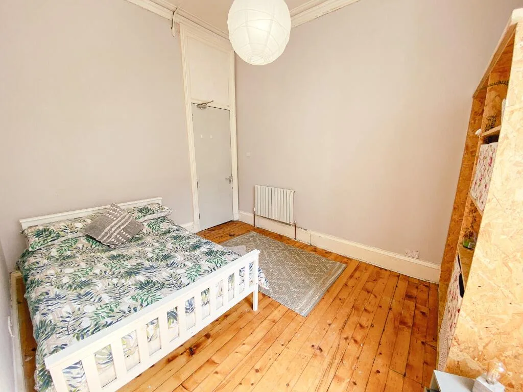 5 bedroom flat for rent