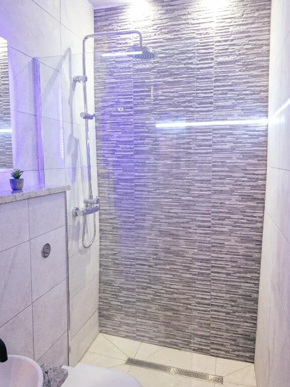 5 bedroom flat for rent