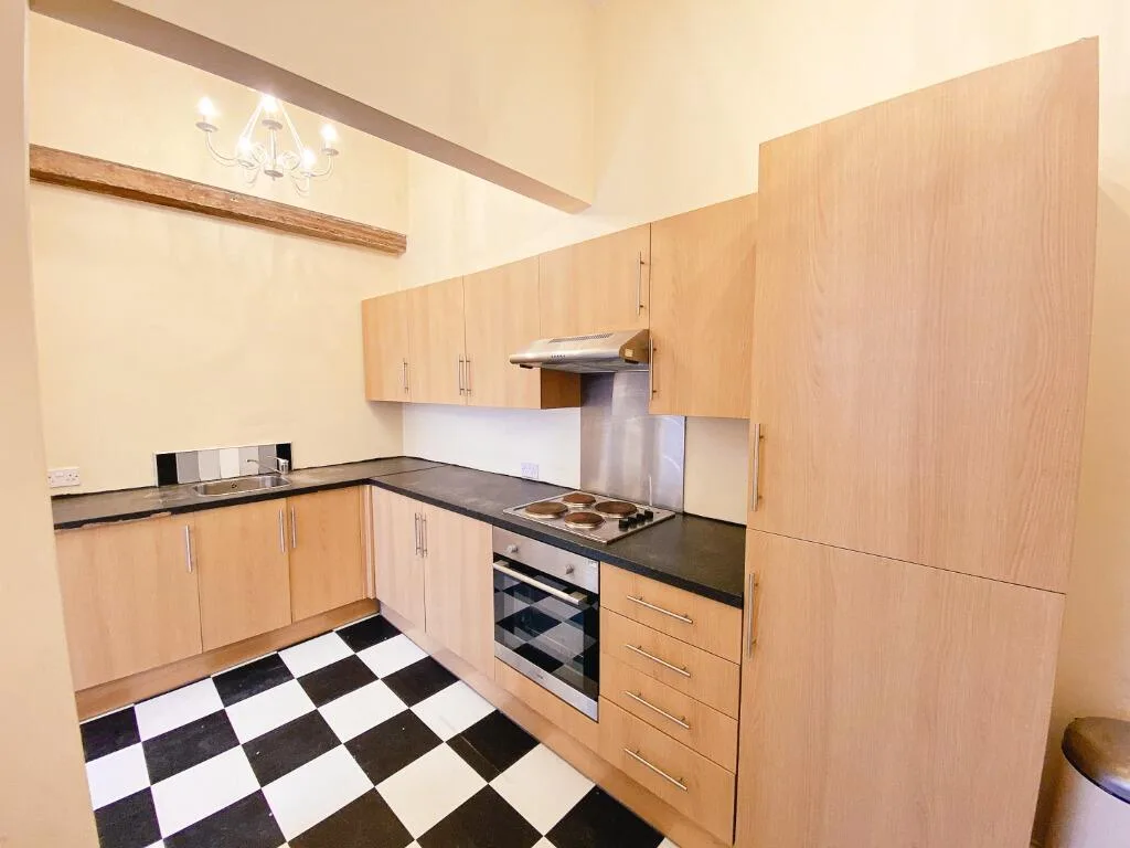 5 bedroom flat for rent