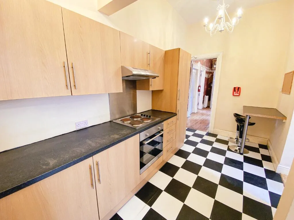 5 bedroom flat for rent