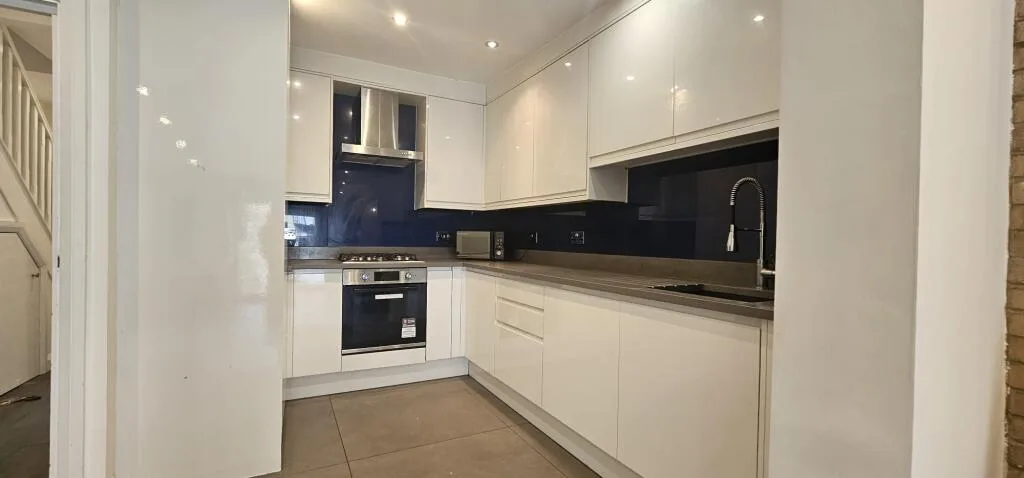 4 bedroom terraced house for rent