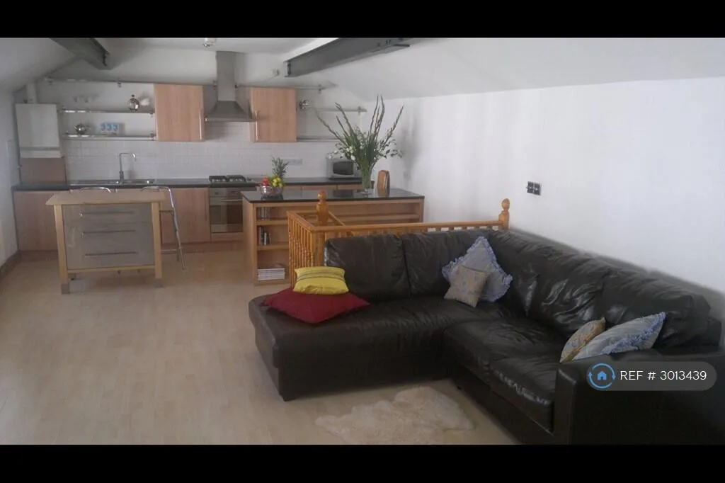 2 bedroom semi-detached house for rent