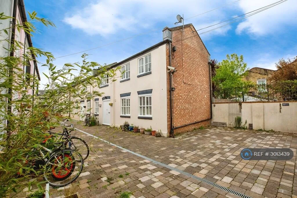 2 bedroom semi-detached house for rent